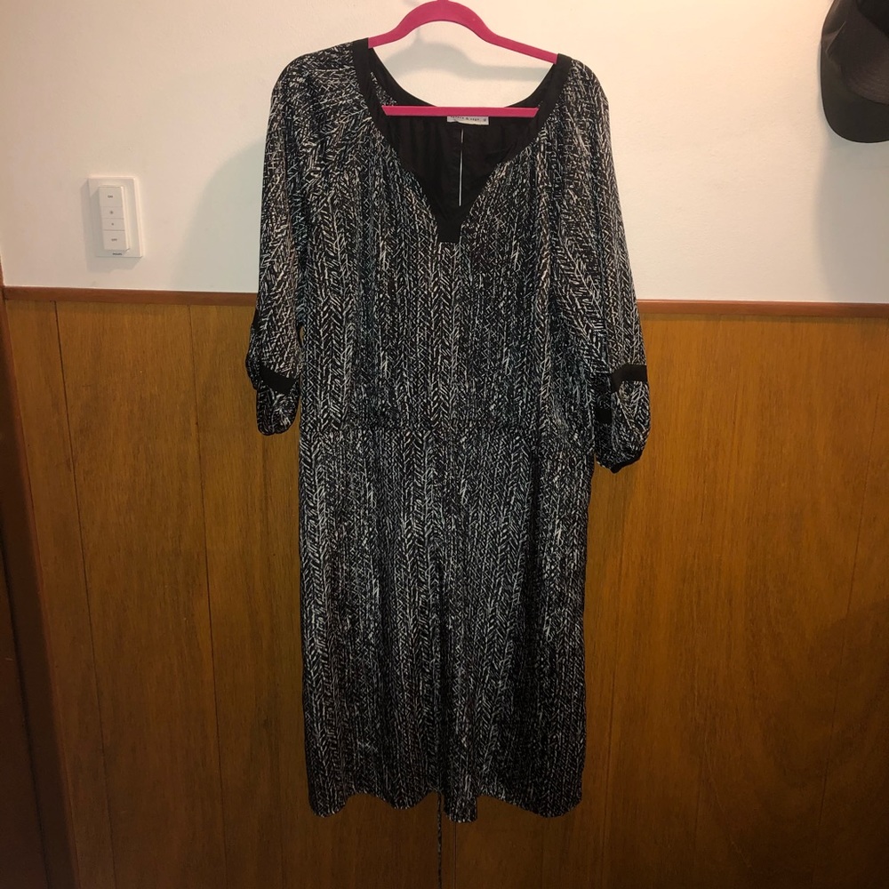 Spruce & Sage black and white 3/4 sleeve dress
